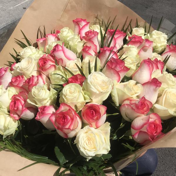 Réf:1018 Bouquet de roses mélangées