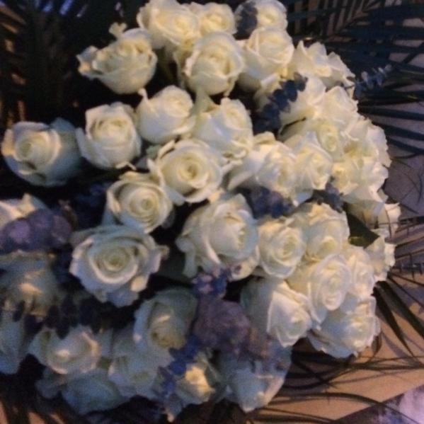 Réf:1020 Bouquet de roses blanches